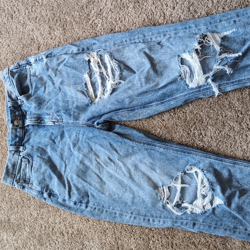 American Eagle Distressed Jeans